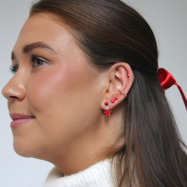SINGLE EARCUFF IN SILVER LARGE RED SIAM