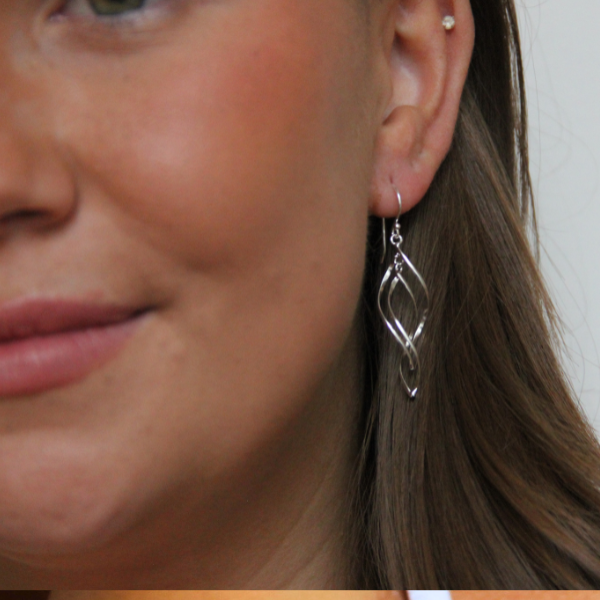 SILVER PENDANT SWIRLY ELLIPS