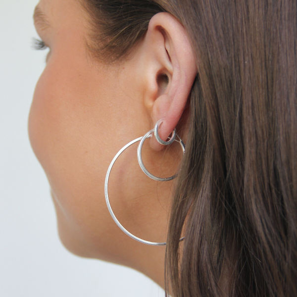 HOOPS SILVER SQUARE HUGGIE 1,5X10MM