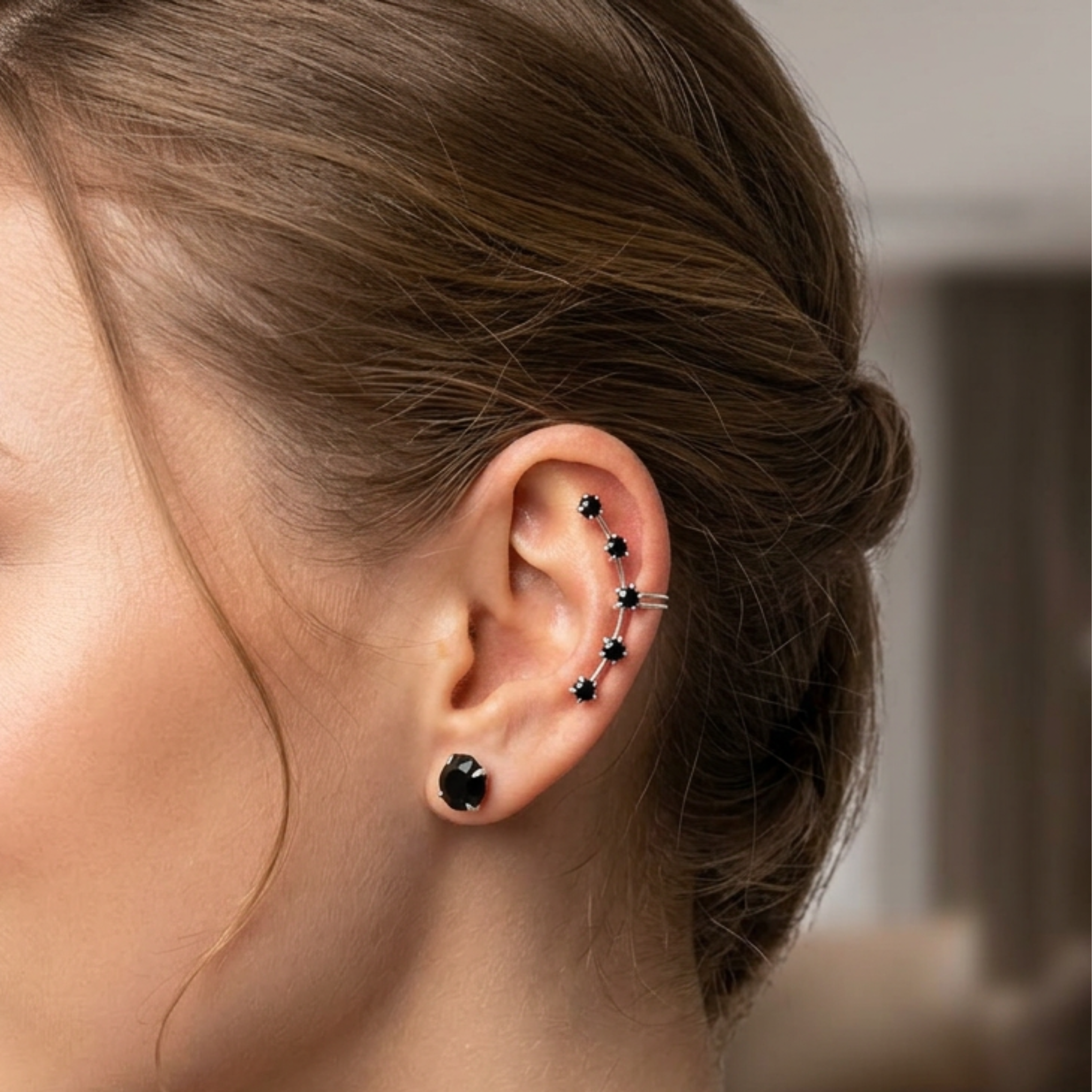 Silverclimber med svarta stenar