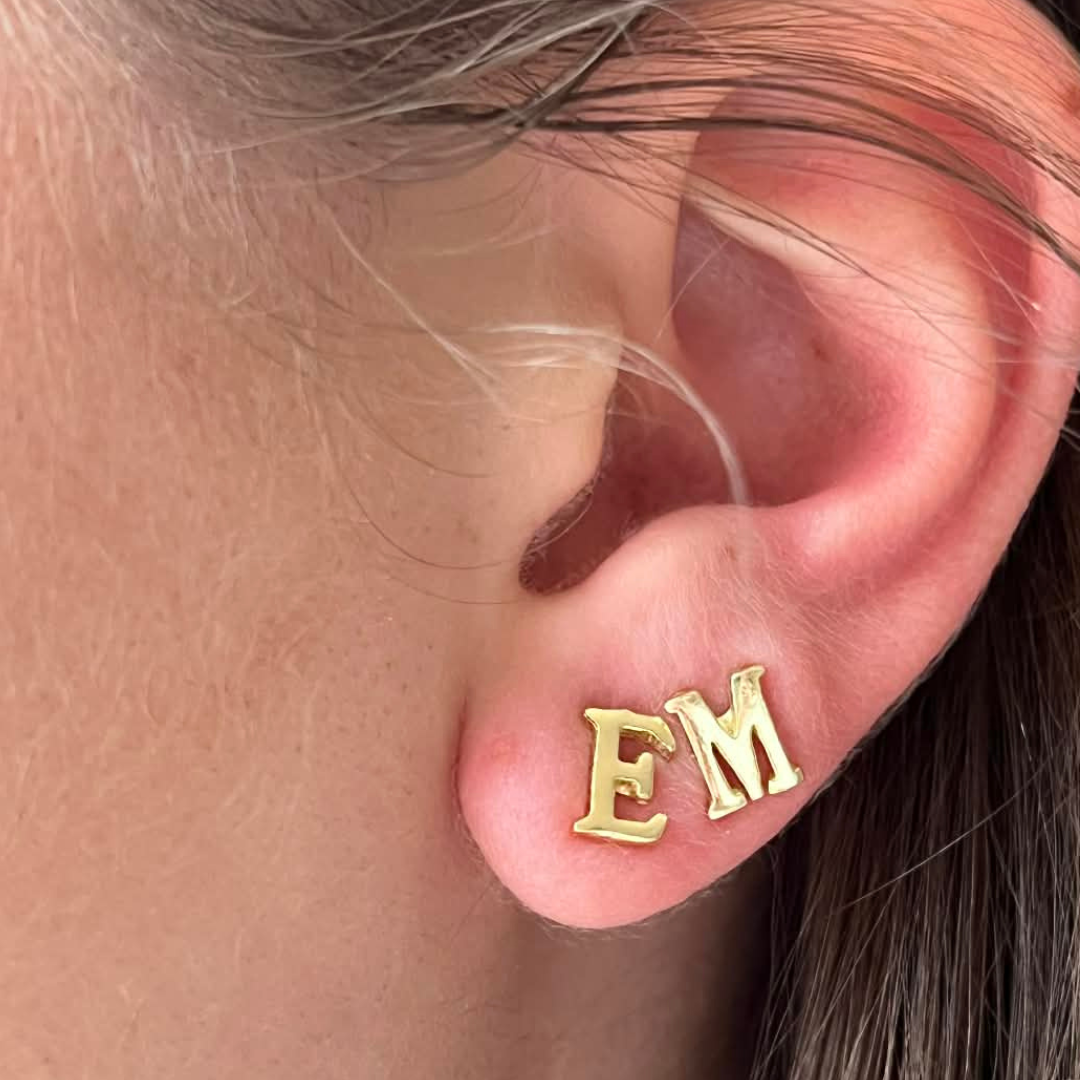 GULDPLÄTERAD BOKSTAV